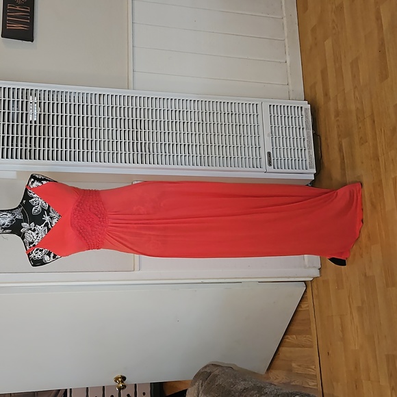 Forever 21 Dresses & Skirts - Lovely Knit Maxi Dress